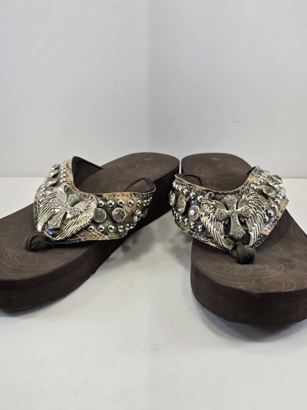 Montana West Women’s 8 Rhinestone Cross Angel Wing Platform Flip Flops